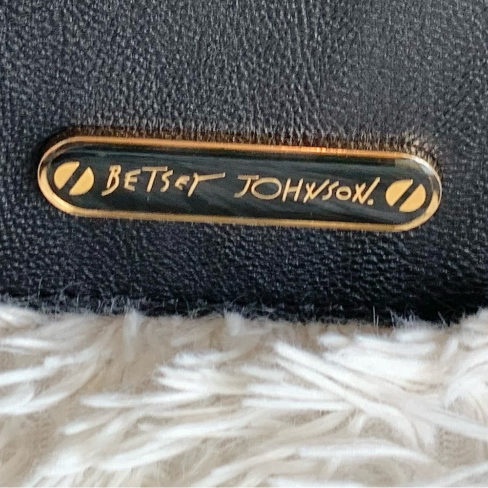 BETSEY JOHNSON SPIN ⚫️🔛(game) purse. 
Like New. - Picture 6 of 10